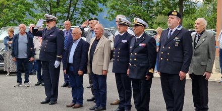Des gerbes ont été déposées